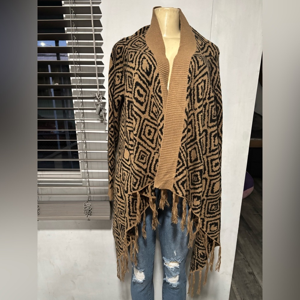 Faded Glory Black and Tan Knit Sweater